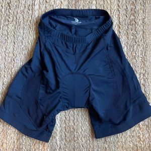 Women’s Medium black Beroy bike shorts Great for Peloton